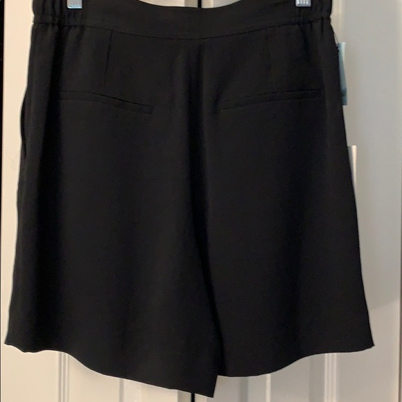 Babaton shorts - Picture 3 of 3